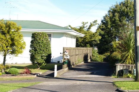 Photo of property in 1/7a Paparoa Road, Cockle Bay, Auckland, 2014