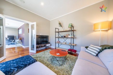 Photo of property in 10 Palm Avenue, Lyall Bay, Wellington, 6022