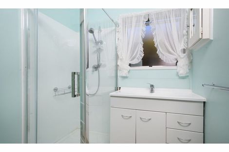 Photo of property in 2/10 Wickstead Place, Massey, Auckland, 0614