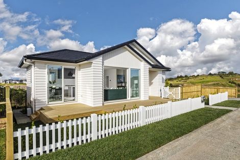 Photo of property in 10 Bine Crescent, Orewa, 0931