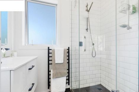 Photo of property in 2/19 Limmer Place, Browns Bay, Auckland, 0632