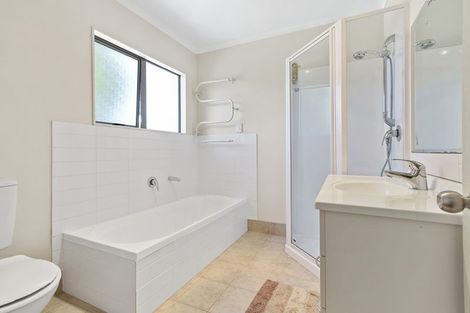 Photo of property in 4194b Great North Road, Glendene, Auckland, 0602