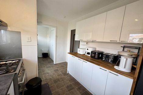 Photo of property in 2 Thomas Rea Place, Te Atatu South, Auckland, 0610