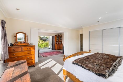 Photo of property in 21 Robert Burke Place, Henderson, Auckland, 0612
