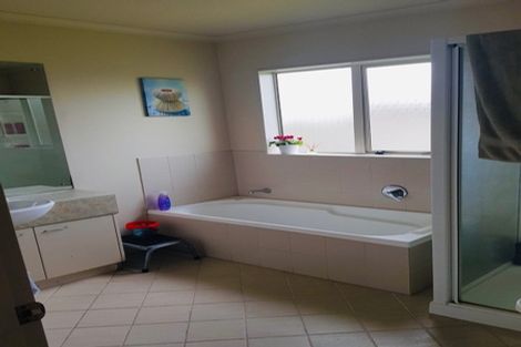 Photo of property in 23 Brompton Place, Burswood, Auckland, 2013