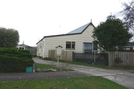 Photo of property in 28 Suzanne Grove, Kelvin Grove, Palmerston North, 4414