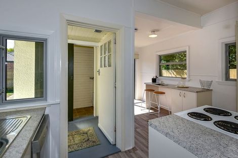 Photo of property in 43 Waimea Terrace, Beckenham, Christchurch, 8023