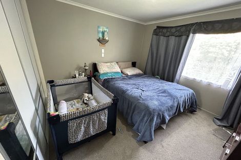 Photo of property in 1/98 Manhattan Heights, Glendene, Auckland, 0602