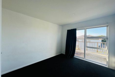 Photo of property in 3/4313 Great North Road, Glendene, Auckland, 0602