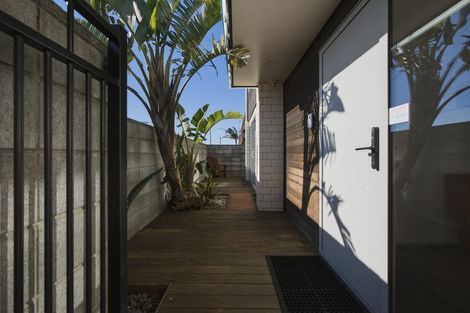 Photo of property in 21 Hine Street, New Plymouth, 4310