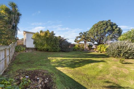 Photo of property in 15 York Crescent, Westown, New Plymouth, 4310