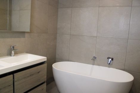 Photo of property in 5 Sullivan Avenue, Mangere Bridge, Auckland, 2022