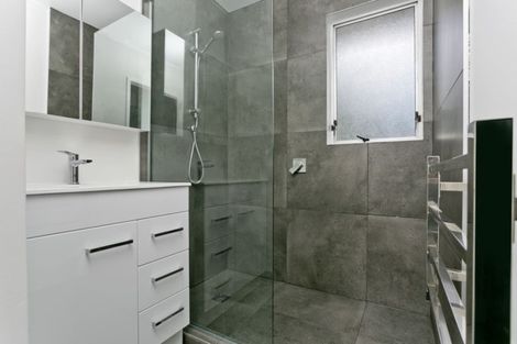 Photo of property in 135 Sunnynook Road, Forrest Hill, Auckland, 0620