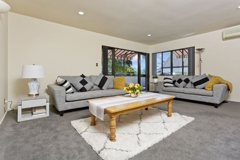 Photo of property in 1/177 Carlisle Road, Northcross, Auckland, 0632