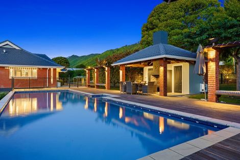 Photo of property in 52-56 Winara Avenue, Waikanae, 5036