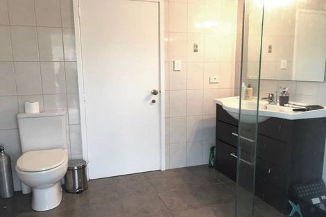 Photo of property in 74 Motu Road, Kumeu, 0891