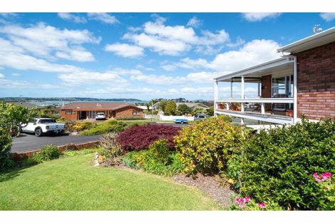 Photo of property in 2 Parkside Road, West Harbour, Auckland, 0618