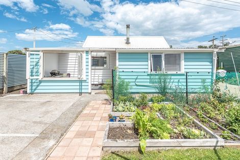 Photo of property in 12 Norfolk Street, Patea, 4520