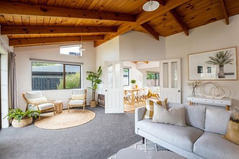 Photo of property in 42 Heta Road, Highlands Park, New Plymouth, 4312