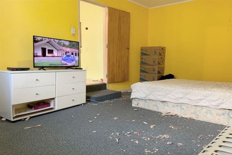 Photo of property in 1/9 Wairata Place, Te Atatu South, Auckland, 0610