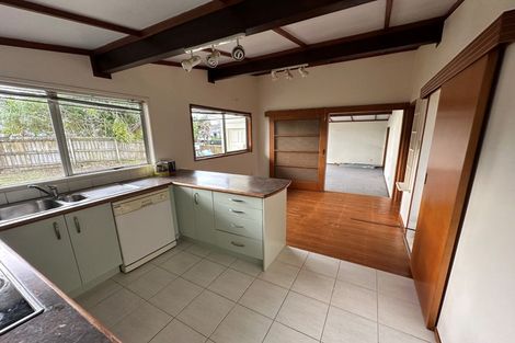 Photo of property in 20 Cockayne Crescent, Sunnynook, Auckland, 0620