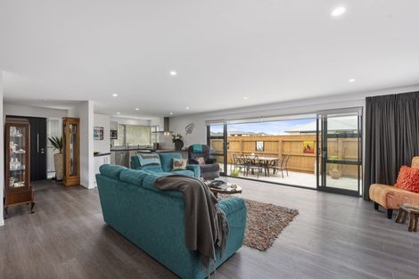 Photo of property in 22 Barry Curtis Place, Levin, 5510