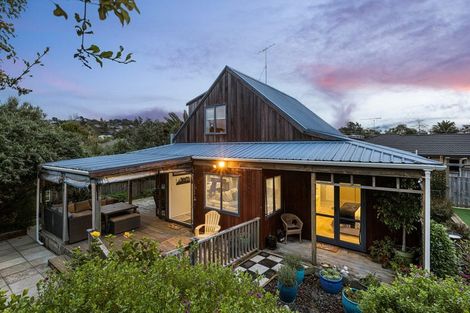 Photo of property in 28 Donald Street, Stanmore Bay, Whangaparaoa, 0932