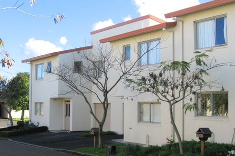 Photo of property in 2 Vitex Lane, Henderson, Auckland, 0612