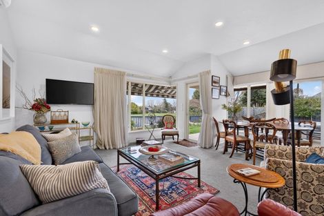 Photo of property in 8 Phoenix Place, Havelock North, 4130