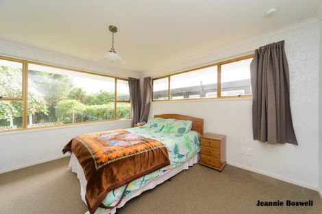 Photo of property in 14 Wikiriwhi Crescent, Awapuni, Palmerston North, 4412