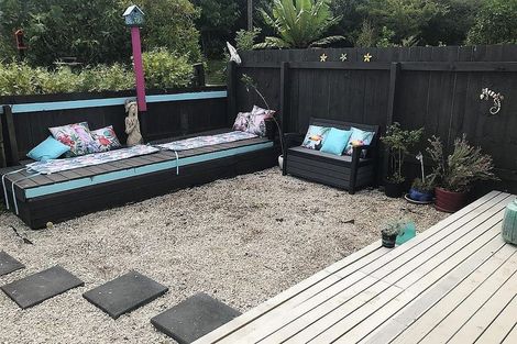 Photo of property in 28 Matakohe Road East, Matakohe, 0593