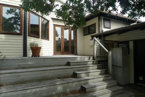 Photo of property in 35 Woodhouse Avenue, Karori, Wellington, 6012