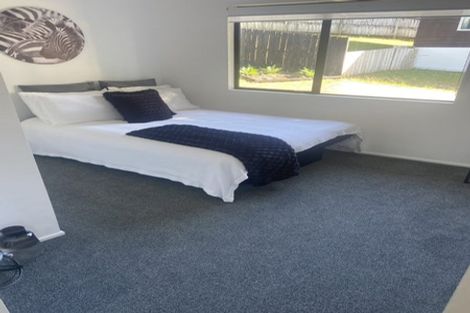 Photo of property in 2/15 Valecrest Place, Bayview, Auckland, 0629