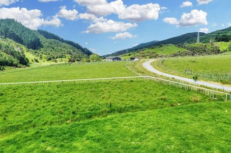 Photo of property in 13 Robertson Close, Manakau, 5583