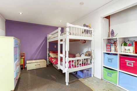 Photo of property in 32 Kashmir Road, Glen Eden, Auckland, 0602