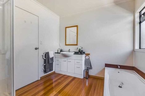 Photo of property in 4/177 Carlisle Road, Northcross, Auckland, 0632