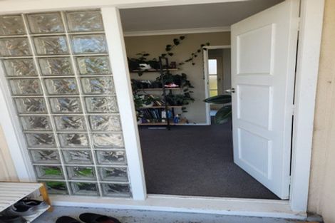 Photo of property in 64a Captain Scott Road, Glen Eden, Auckland, 0602