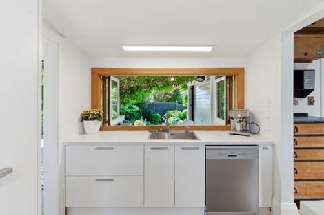 Photo of property in 42 Middlepark Road, Sockburn, Christchurch, 8042