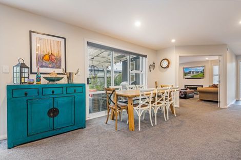 Photo of property in 15 Monaco Grove, Fitzherbert, Palmerston North, 4410