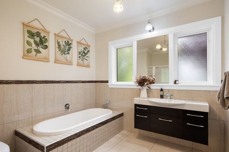 Photo of property in 47 Kawiu Road, Levin, 5510