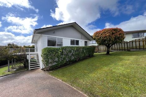 Photo of property in 21 Meadowood Drive, Unsworth Heights, Auckland, 0632