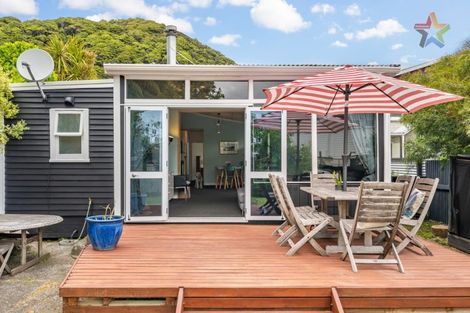 Photo of property in 6 Puriri Street, Eastbourne, Lower Hutt, 5013