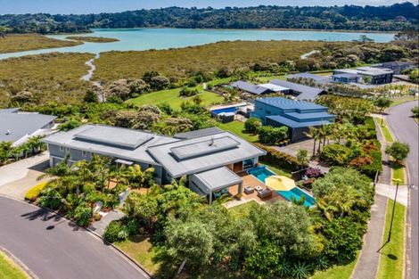 Photo of property in 21 Schopolo Place, Schnapper Rock, Auckland, 0632