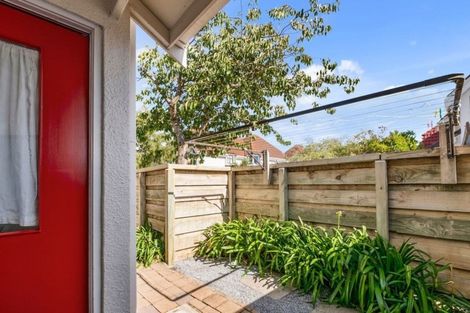 Photo of property in 2/74 Waiwhetu Road, Waiwhetu, Lower Hutt, 5010