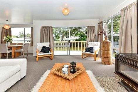 Photo of property in 12 Bedlington Avenue, Manurewa, Auckland, 2102