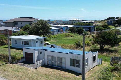 Photo of property in 7 Ocean Beach Street, Foxton Beach, Foxton, 4815