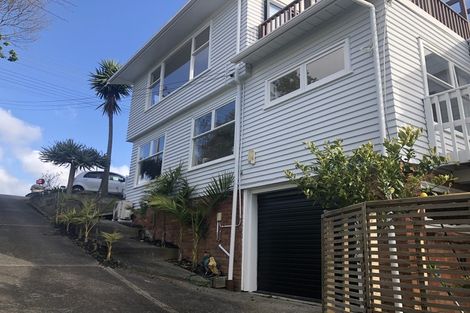 Photo of property in 1/146 Sunset Road, Unsworth Heights, Auckland, 0632