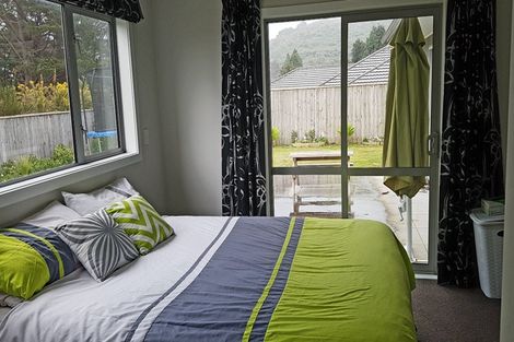 Photo of property in 28 Sunstone Crescent, Brown Owl, Upper Hutt, 5018