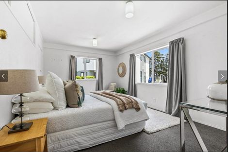 Photo of property in 2/111 Hobsonville Road, West Harbour, Auckland, 0618