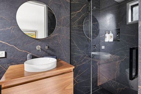 Photo of property in 4 Takahe Lane, Wanaka, 9305